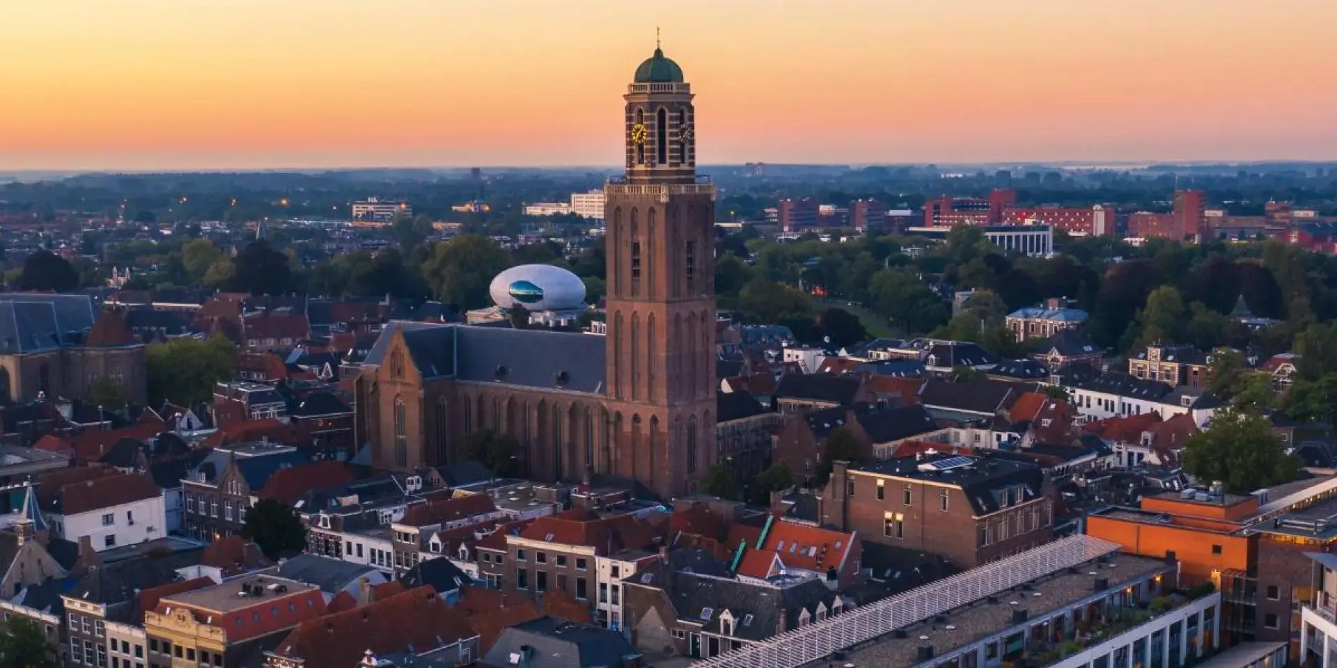 Lichte tandheelkundige omgeving voor ontvangst van patiënten